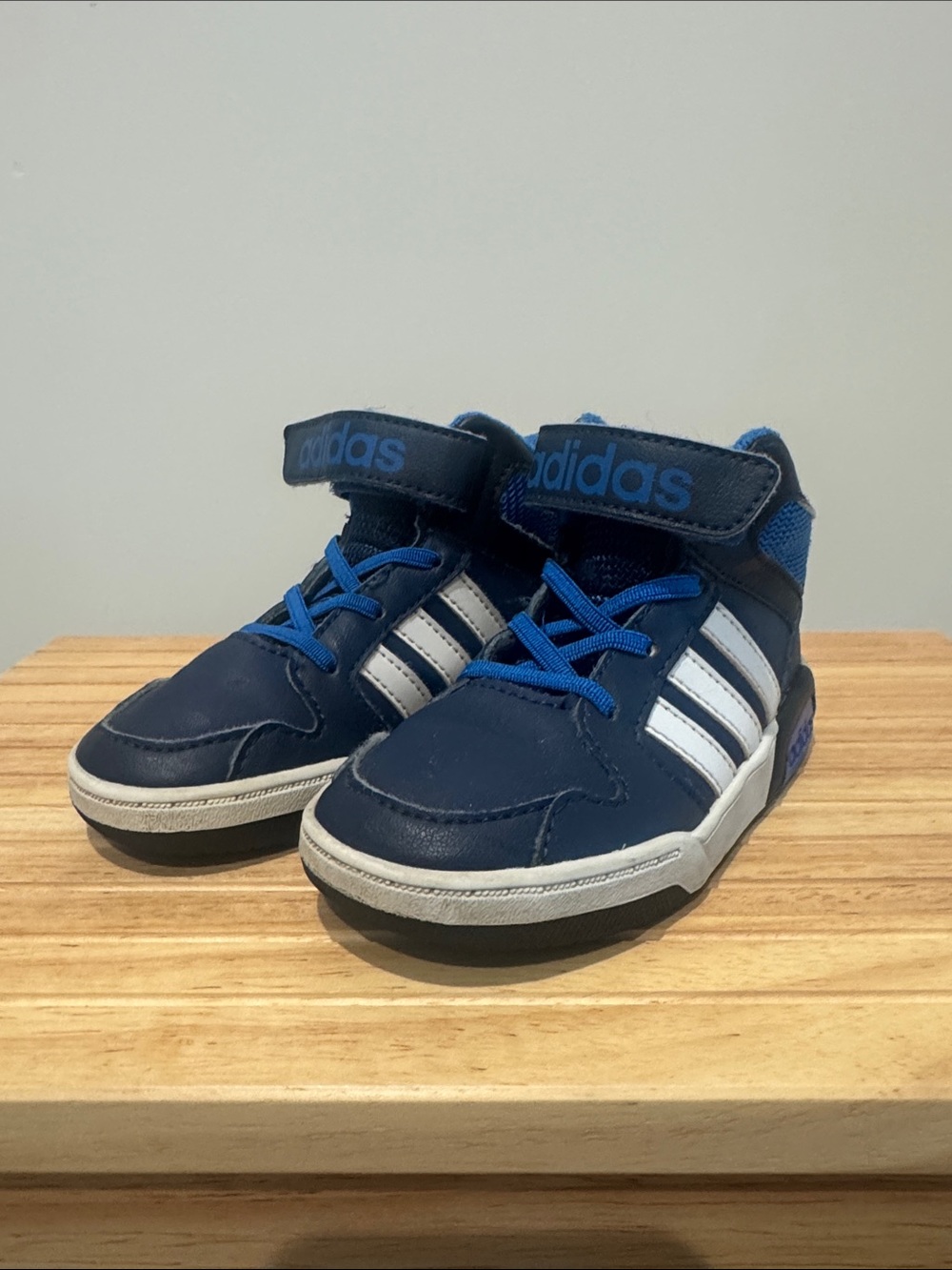 adidas Kids Navy and White stripe High-Top Sneakers size 8 Kids